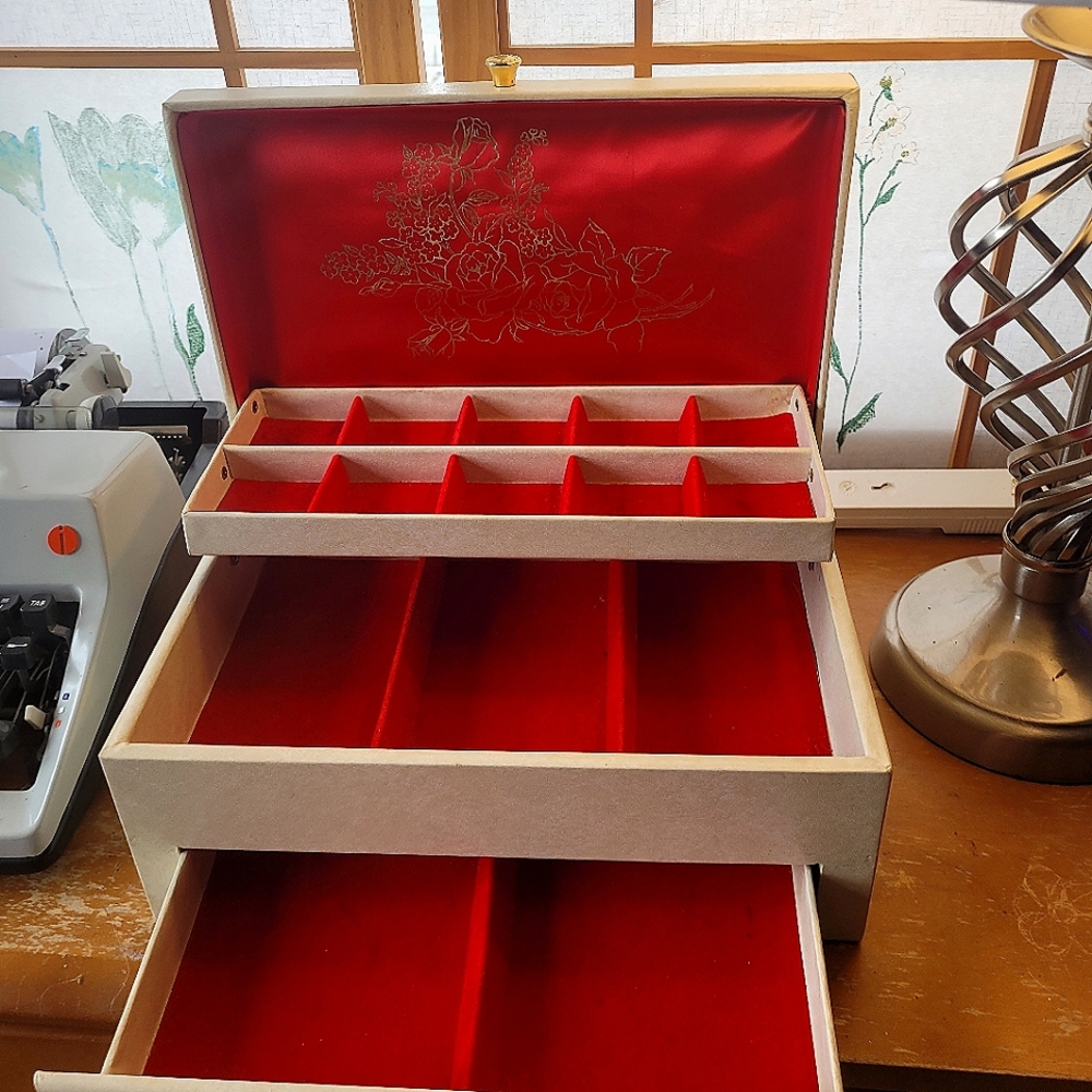 Vintage 50s Buxton Jewlery Box 3 Tiered